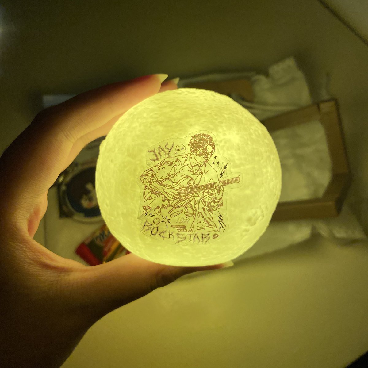 pjayspecs's tweet photo. ꒰💌꒱ — #pjaymails ✿

hello, mx rose ^^ @merosejk 🥀 thank you so much for this jay rockstar moon lamp 🥹 it’s sooo pretty, i’ll use it well !! >ᴗ<

꒰💝꒱ — #merosejkGiveaway https://t.co/qUXCULLY70