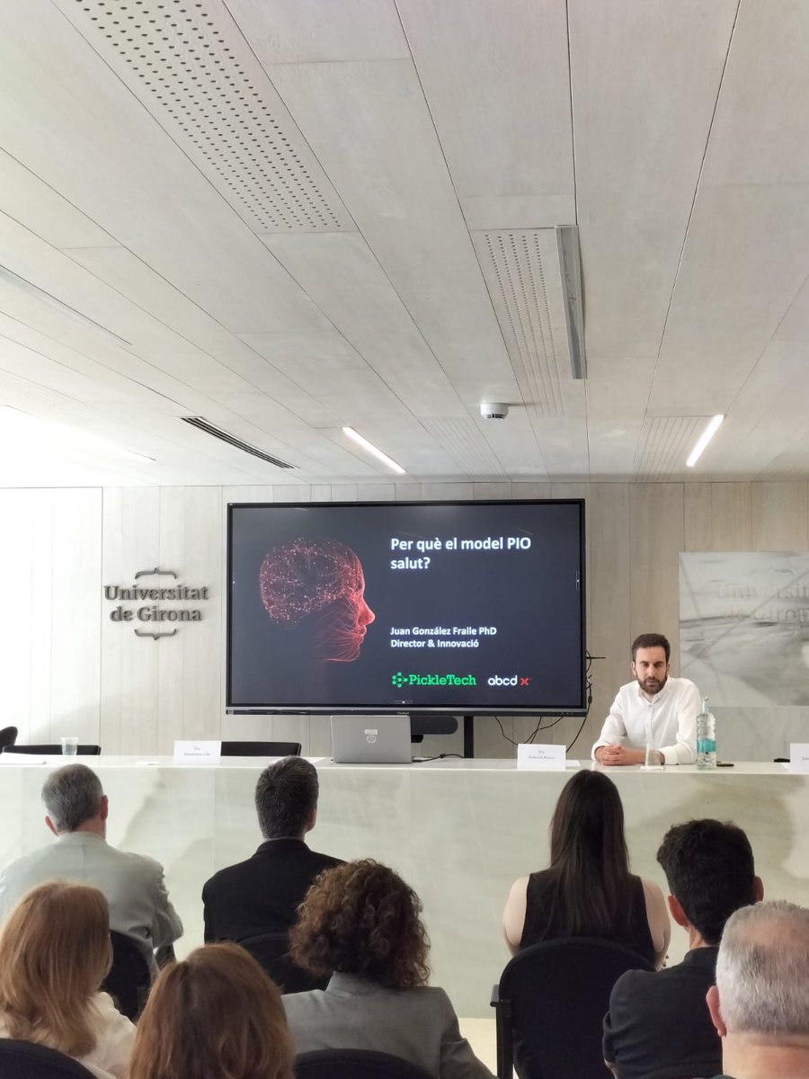 ArletBrCe's tweet photo. @albert_sabater @OEIAC_UdG @AlexandraLillo @univgirona @ticsalut Arribem al final de l'acte, en Juan González de #PickleTech ens explica la contribució pràctica que han fet al Model PIO Salut. 

Moltes gràcies a tothom per venir i recordeu que podeu consultar l'Informe i fer l'avaluació a la nostra web https://t.co/X7LRTXuzD5. https://t.co/hSYaSO8dY1