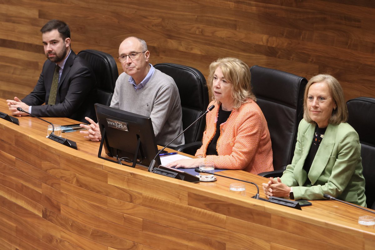 Conferencia "Senado y medio rural: retos y oportunidades" organizada por el Foro Comunicación y Escuela. 42 escolares de cinco IES del Occidente han dialogado con los senadores José Manuel Fernández, José Manuel Rodríguez,  María Fernández y Melania Álvarez