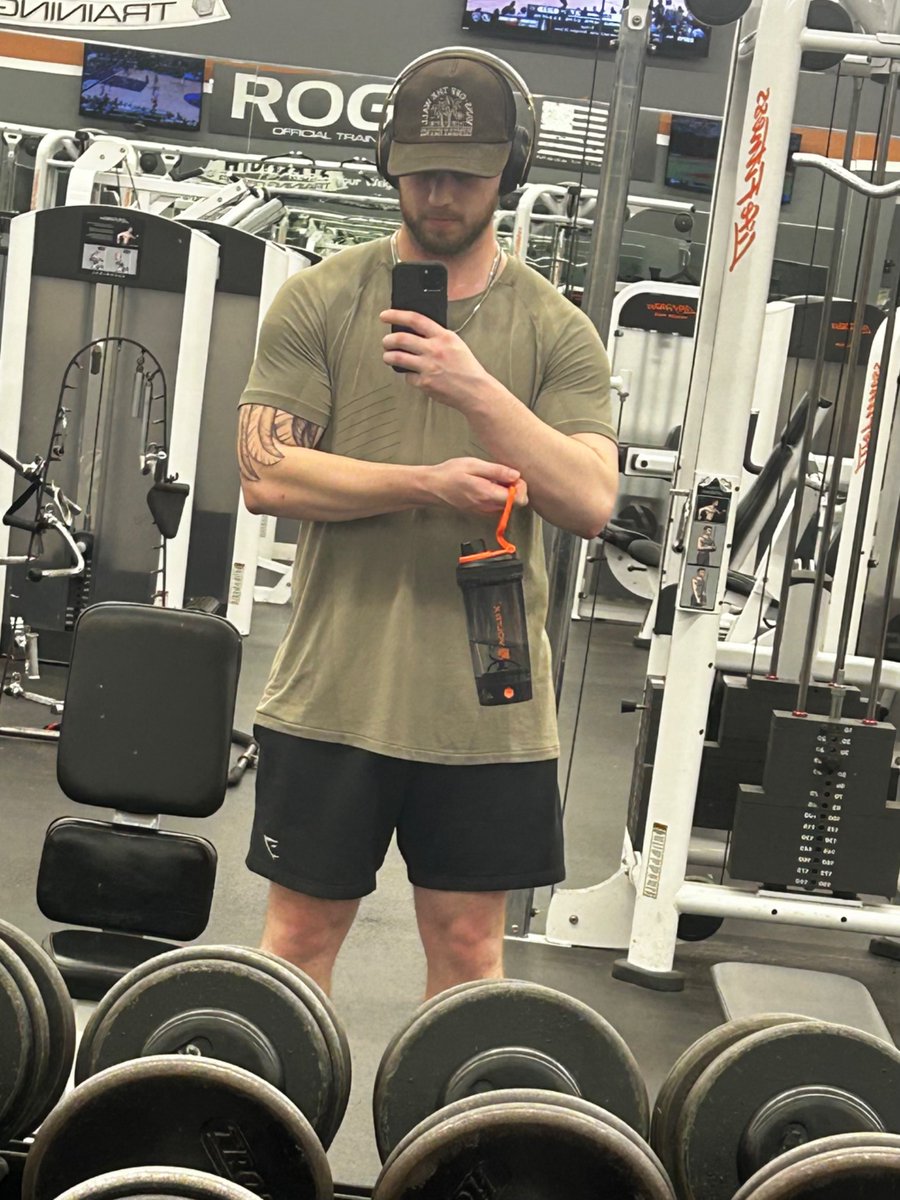 Stories_clicks's tweet photo. Pretty delayed on that gym update.. so here’s one from the past several months https://t.co/NwhwBdh7Y1