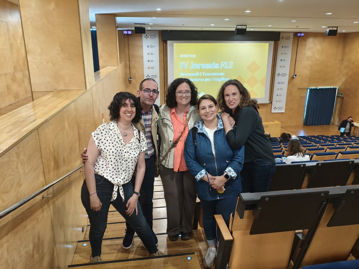 digitalnursing's tweet photo. L'equip d'Ortogeriatria d'ICEMEQ ha assistit a la IV Jornada de FLS: prevenció i tractament de fractures per fragilitat. Continuem millorant per oferir la millor atenció als nostres pacients! #Ortogeriatria #ICEMEQ #FLS #FracturesPerFragilitat https://t.co/J1xVciQW7B