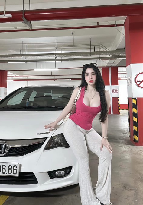 Được hôm trốn chồng mặc đồ đẹp đi chơi