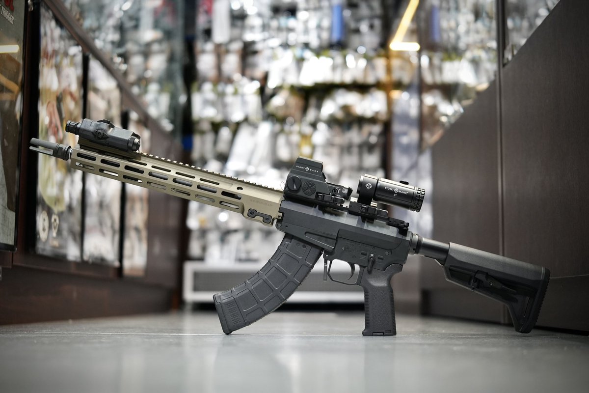 jkarmy_int's tweet photo. I have an AR ~
I have an AK ~
➡️BRS47 GBBR ❤️🔥
RA TECH X Renegrade
BRS47 GBBR 💨
Looking fabulous with Sightmark Optics 🤩
#ratech #renegade #brs47 #ghk #ak https://t.co/KraYQJb9AK