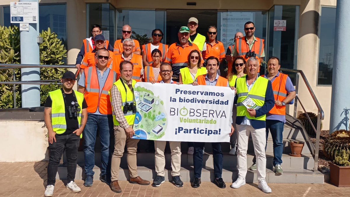 infoagamed's tweet photo. 🌱En el Día de la Diversidad Biológica participamos en un taller de polinizadores en la EDAR de #Torrevieja con el programa de voluntariado Biobserva, con el que construimos un refugio para ellos 🐝 y aprendimos sobre su papel clave en los ecosistemas.

#AgamedContigo https://t.co/iUFbRoOjKz