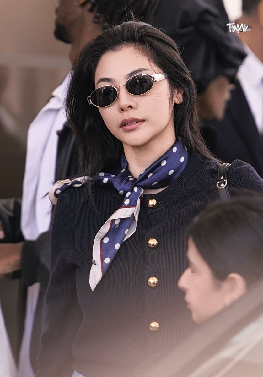 I've noticed many posts using screenshots from the previous video, but since I don't have a premium membership, the uploaded video was quite blurry. So I've done some additional processing on the video footage～ #FayePeraya