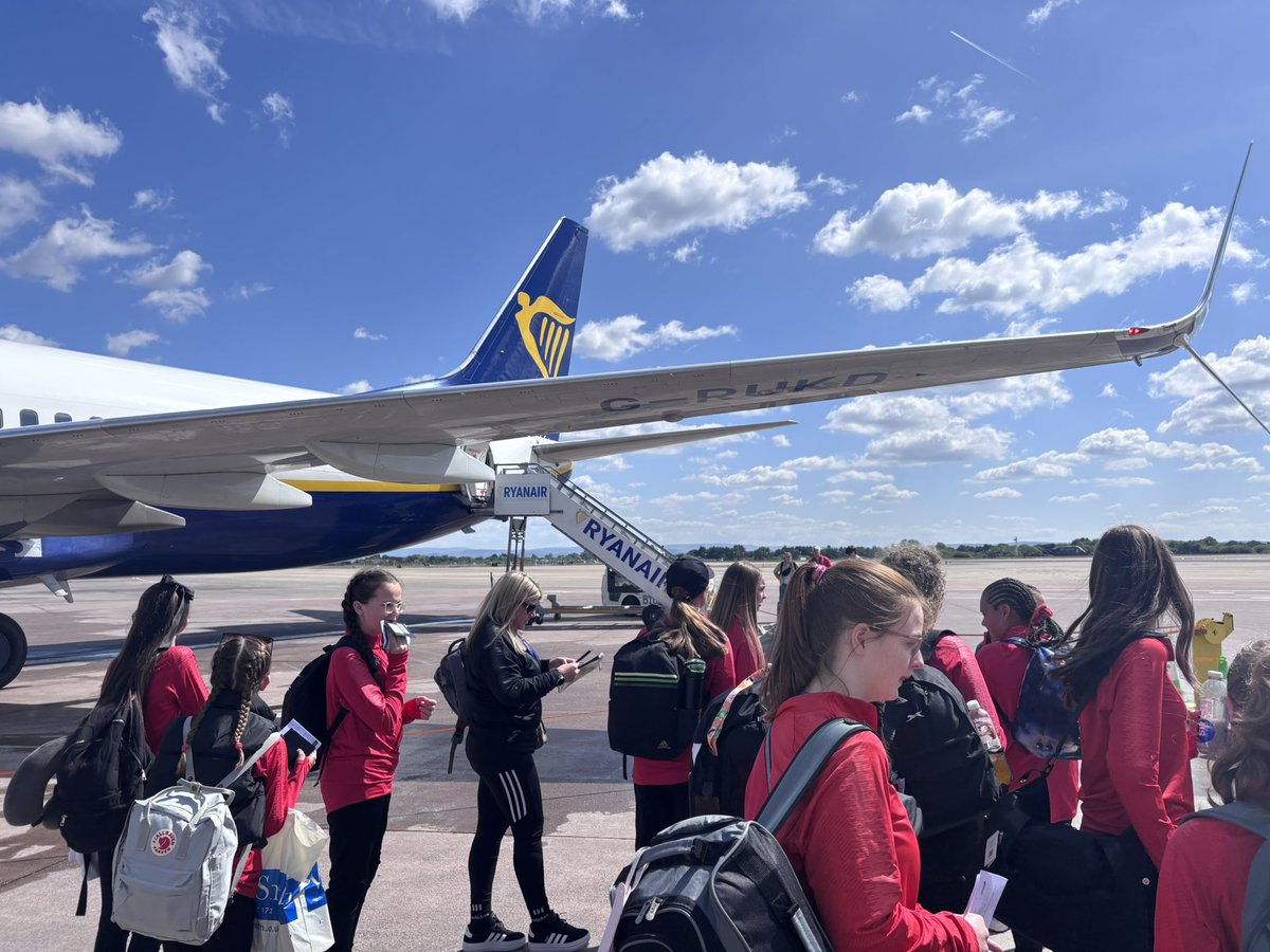 PenkethHighPE's tweet photo. Penketh on Tour ⚽️🏐 #Belgium #football #netball https://t.co/3dzzg4sr2F