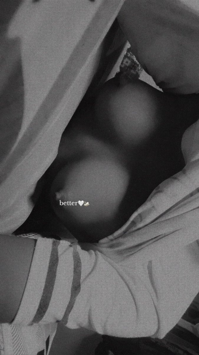 petiteKitty04's tweet photo. It’s colddd 🥶🥶
Titties needs to be sucked 😩😩🤭 https://t.co/RjTRJck8ub