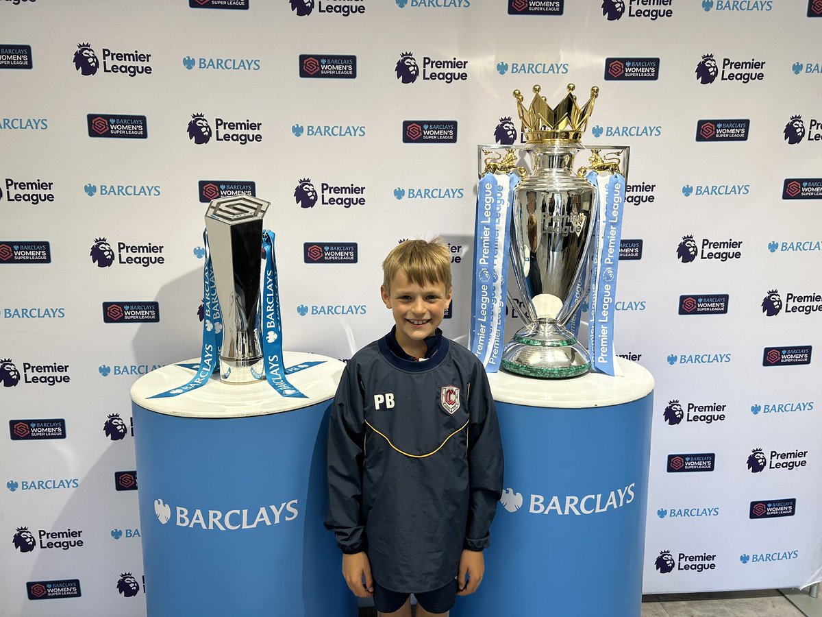 CCJuniorY4's tweet photo. Some of the children in #CCJYear4 were lucky enough to be able to see the @premierleague and @BarclaysWSL trophy. Kindly organised by a parent, the children were very excited! 
#CCJuniors #CCPE #CCDiscovery https://t.co/3HXY3nDMS6