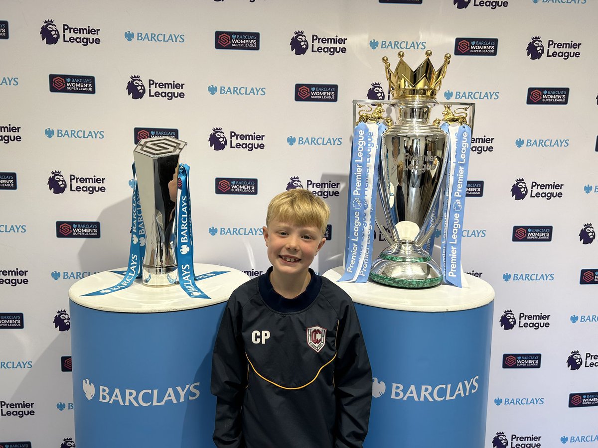 CCJuniorY4's tweet photo. Some of the children in #CCJYear4 were lucky enough to be able to see the @premierleague and @BarclaysWSL trophy. Kindly organised by a parent, the children were very excited! 
#CCJuniors #CCPE #CCDiscovery https://t.co/3HXY3nDMS6