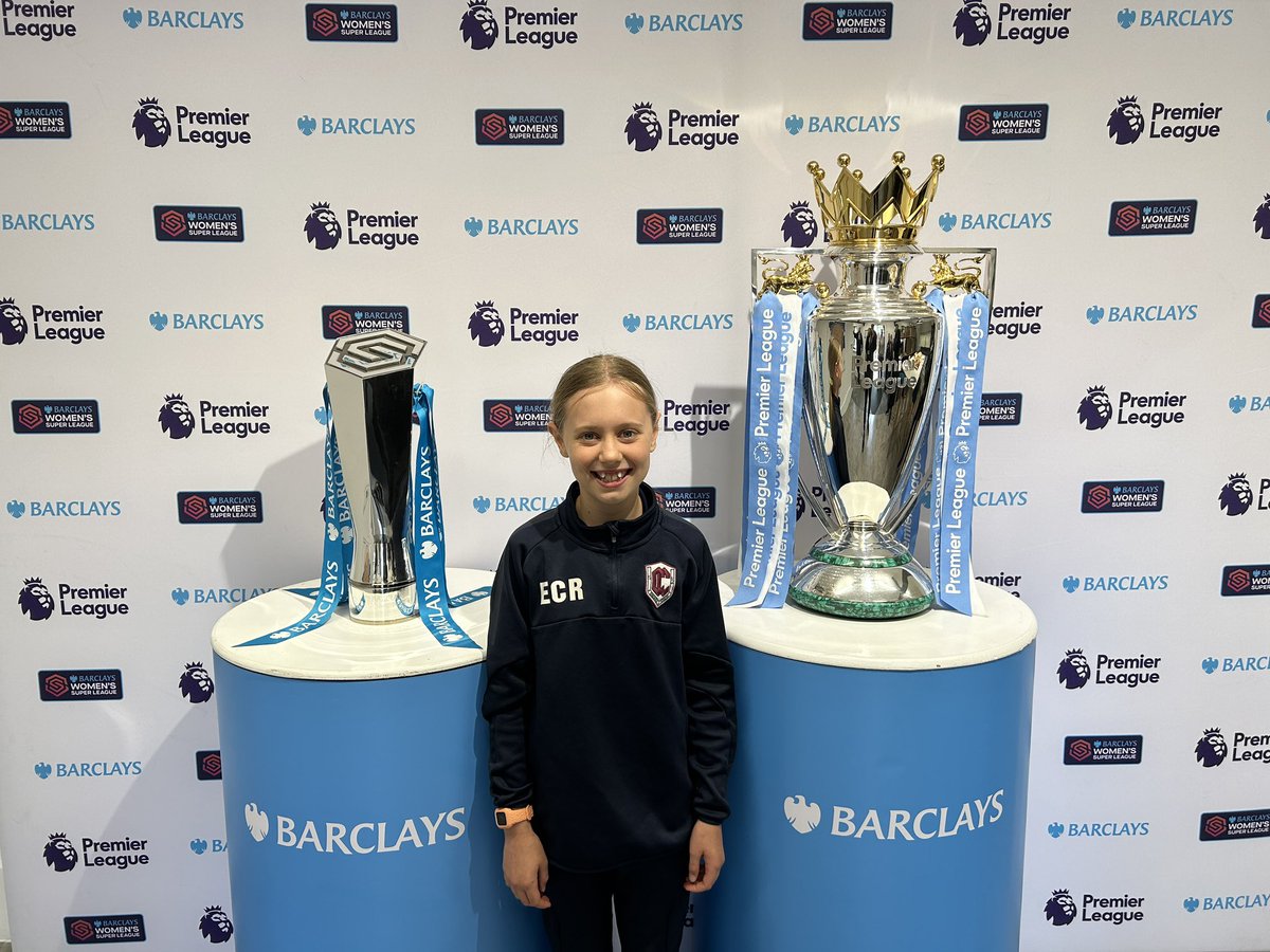 CCJuniorY4's tweet photo. Some of the children in #CCJYear4 were lucky enough to be able to see the @premierleague and @BarclaysWSL trophy. Kindly organised by a parent, the children were very excited! 
#CCJuniors #CCPE #CCDiscovery https://t.co/3HXY3nDMS6