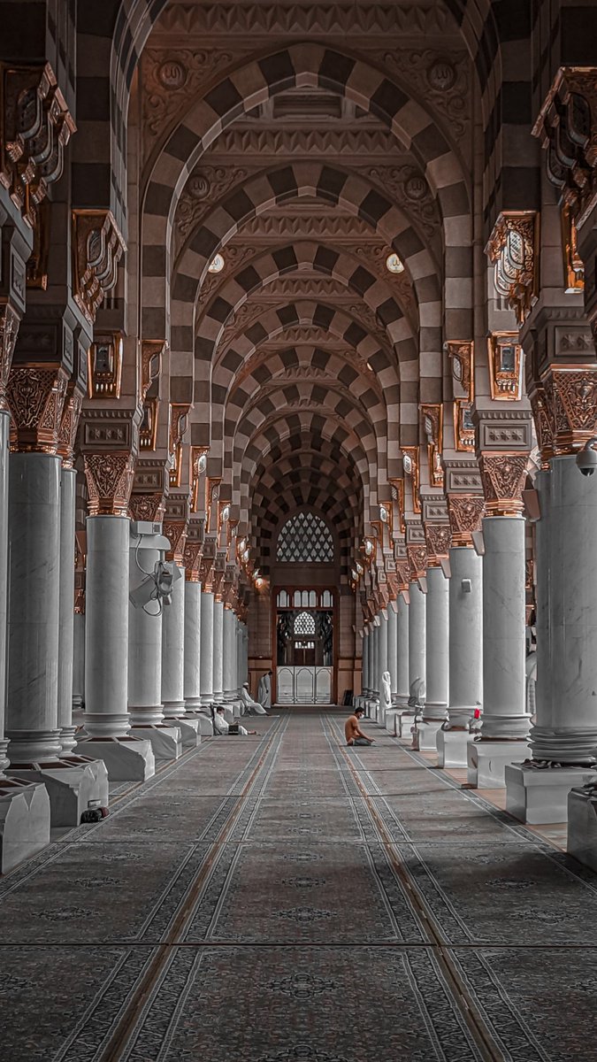 Selamat hari jumat semunya ..

Tidak ada tempat tenang 
kayak Masjid Nabawi 🤍
Medina - 2022