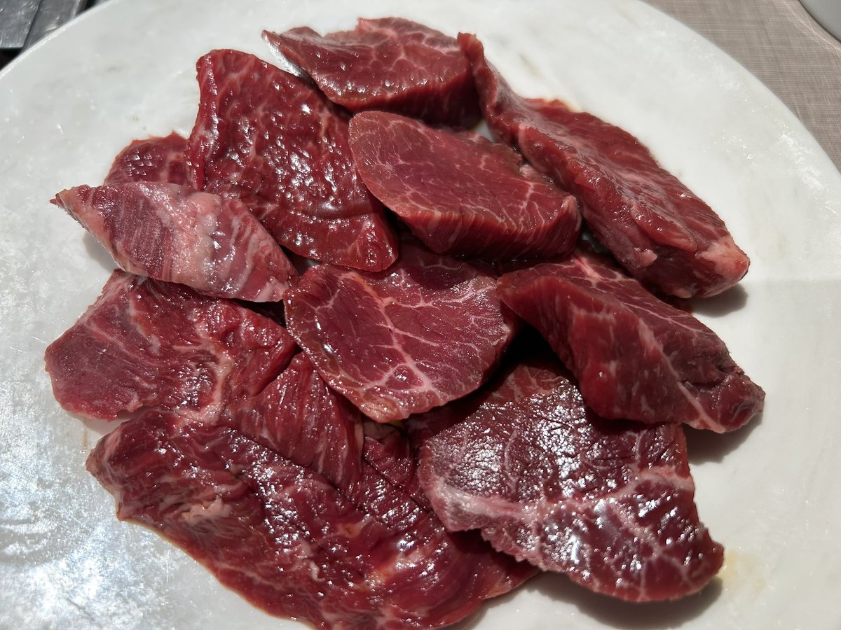 FUNA1616's tweet photo. バンテリン接戦だなー🥹
初戦絶対勝って欲しい🐉
晩ごはんはお肉🥩
#AgingBeef https://t.co/lb5D8lIWIl