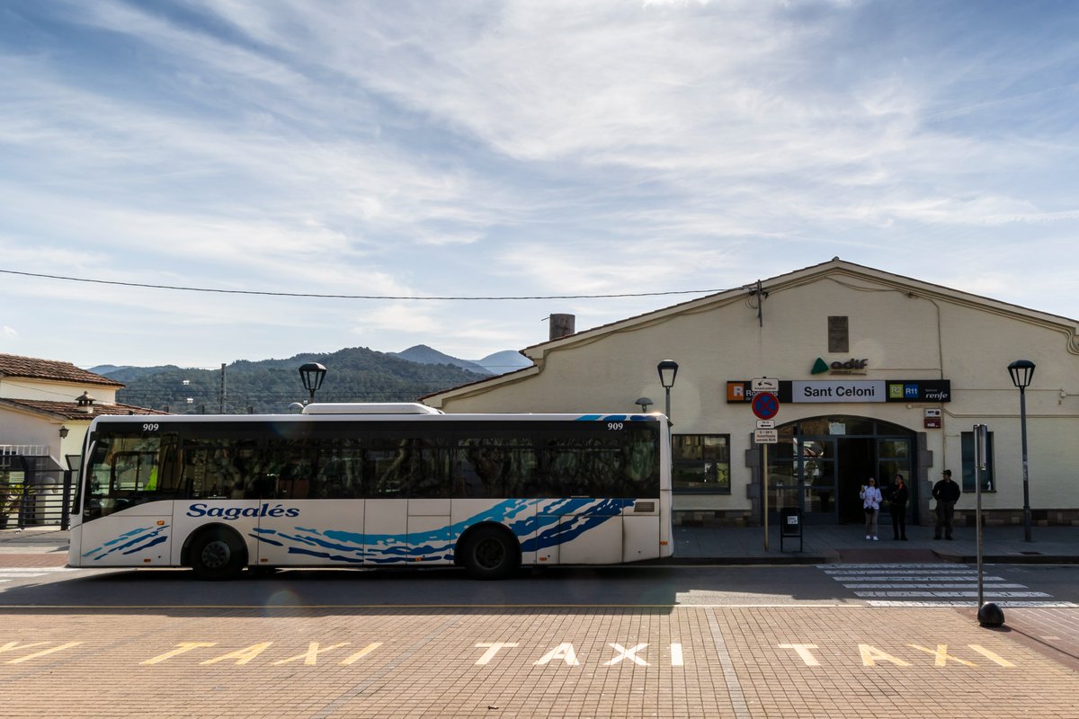 montseny's tweet photo. 💚Amb motiu del Dia Europeu dels Parcs aquest cap de setmana, dissabte 24 de maig i diumenge 25 de maig, el bitllet combinat de tren de @rodalies i #BusParc és gratuït
🚆Tren a Sant Celoni, Balenyà-Tona-Seva o Palautordera
🚍 Línies 573, 576 i 484
https://t.co/85ELnrNhnb https://t.co/5Rw8rBXuS0