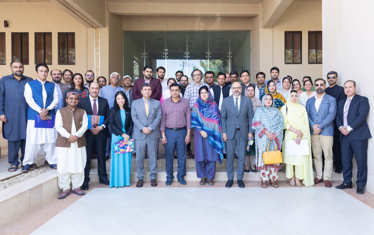 UNDP_Pakistan's tweet image. At the #PKNHDR2024 Quetta launch, four inspiring enterprises took the stage for Digi Talks: 🎥 Zainab Younas spotlighted untold stories through film, 💬 @jazzpk’s @fatimashuja emphasized inclusive digital experiences, 🧵 Imran Khan Hara’s Baloch Traditional Shop empowers artisans…