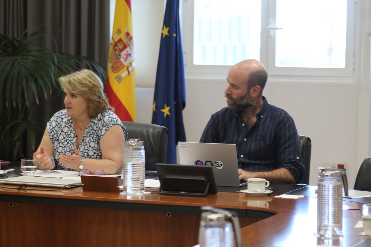 Pilar Paneque (@pilarpaneque) on Twitter photo Ayer celebramos en ANECA un encuentro con la Universidad de Cantabria, en el marco de la ronda de reuniones que estamos manteniendo con las 15 universidades del #TerritorioANECA
Deseamos muchos éxitos al nuevo equipo de gobierno de <a href="/unican/">Universidad de Cantabria</a> y a la rectora <a href="/conchilopezf/">Conchi López</a>
Un placer! Ayer celebramos en ANECA un encuentro con la Universidad de Cantabria, en el marco de la ronda de reuniones que estamos manteniendo con las 15 universidades del #TerritorioANECA
Deseamos muchos éxitos al nuevo equipo de gobierno de <a href="/unican/">Universidad de Cantabria</a> y a la rectora <a href="/conchilopezf/">Conchi López</a>
Un placer!
