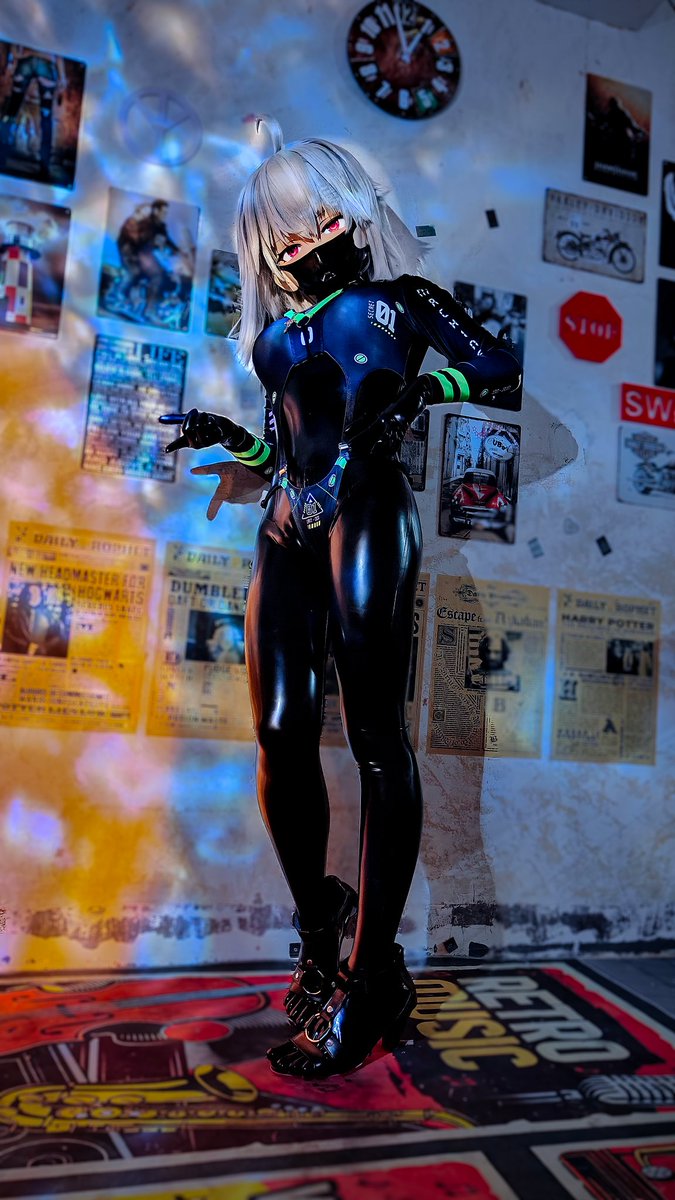 你还想要什么🥰？我会满足🥵你。

胶: <a href="/liyaroom/">Llya Latex莉雅乳胶</a> 
📸: <a href="/LiChengHuan0612/">上房揭瓦璃承欢🍀</a> 
#kigurumi  #着ぐるみ #latex #胶衣