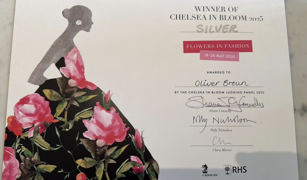 Thai Talent in the UK!
Congrats to Art Narasit Nuad-O-Lo on winning Silver for Flower in Fashion at #ChelseaInBloom 2025!
Check out his stunning floral display at Oliver Brown on Sloane Street, London.

#ThaiTalent  #FloralArt #OliverBrown #SloaneStreet #ThailandUK170Years