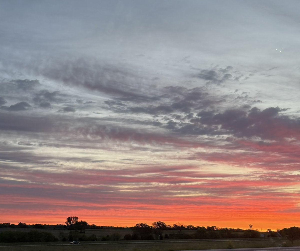 ChalkSean's tweet photo. @fox4wx what a sunrise to get Memorial Day weekend started!! https://t.co/EG4hpJWcqm