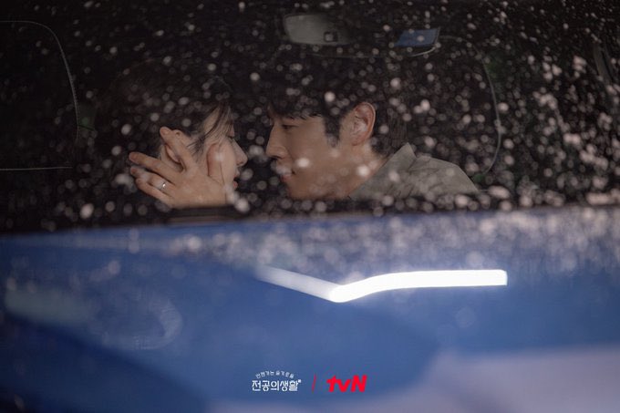 ladywitchx's tweet photo. ละคนที่ไม่ยอมให้เรามูฟออนที่สุดคือ tvn???? 

#ResidentPlaybook https://t.co/LCYVWAsnse