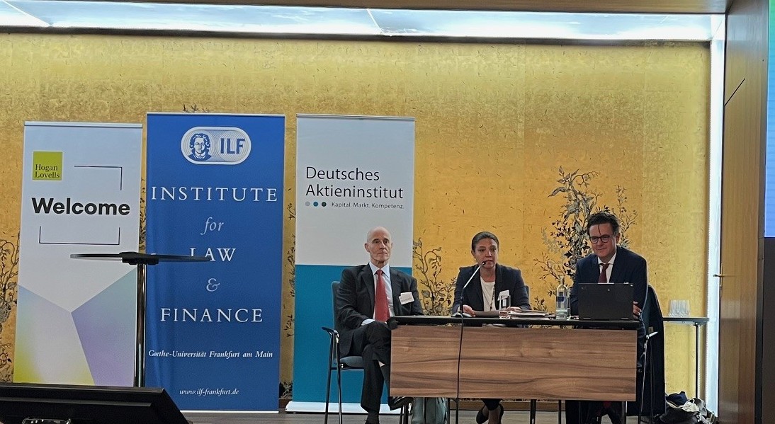 Prof. Dr. Andreas Cahn, IFL, Prof. Dr. Michael Schlitt, Hogan Lovells, und unsere Leiterin #Recht, Dr. Claudia Royé, eröffneten am Donnerstag die Capital Markets and #Takeover Conference 2025.