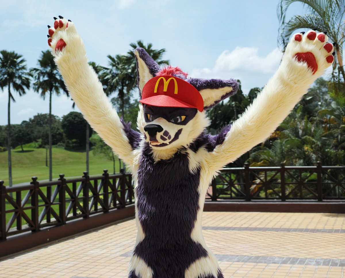 capitalism!!!!

📸: <a href="/PawpsicleW/">Pawpsicle Wilde</a> 
#FursuitFriday