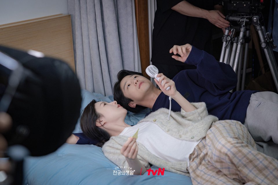 eatmelonn's tweet photo. I NEED THEM TO RELEASE THE BED SCENE BTS ALREADY AHHHH 🙈

#residentplaybook #goyounjung #jungjunwon https://t.co/56MWZxOoxL