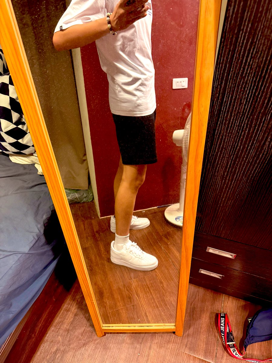 可以買到我穿的下的白鞋 好爽
US12大腳怪的煩惱