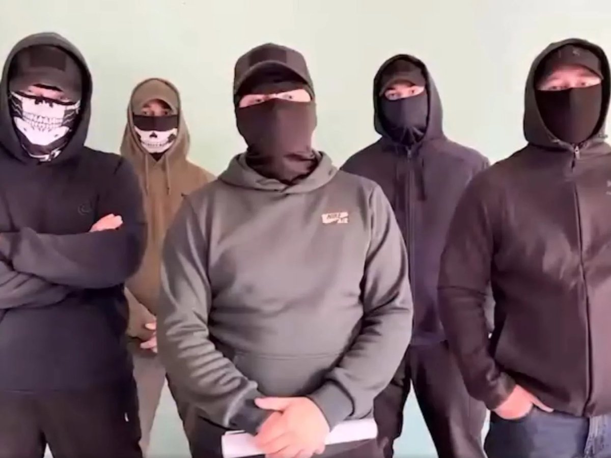BBochenczak's tweet photo. Zorro z Tarnowa ścigany z urzędu. A Ukraińcy, którzy grozili śmiercią @SlawomirMentzen? Nikt nie widział, nikt nie słyszał. Może Zorro jest po prostu groźniejszy dla państwa? https://t.co/RsukvlnIkl