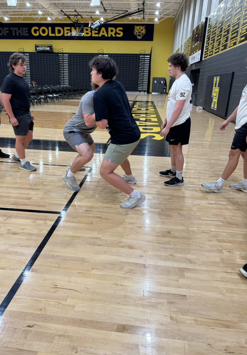 CoachV_Football's tweet photo. Another week in the π Time to take all of your work onto the field for the summer. Letβs get ready to get after it! #BearsDL #DLIsland π€π½π ποΈ https://t.co/Hd6pYosB88