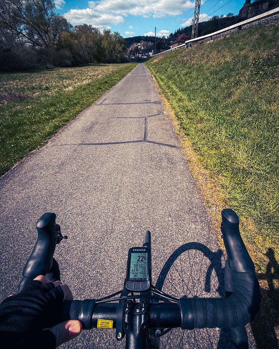KarstenKoch's tweet photo. Road bike tour ...
.       
.       
#dailylife #photography #fotografie #iphoneography #shotoniphone #iphonephotography #mobiography #iphonephoto #giant #rennrad #roadbike https://t.co/nmZZk1jDSc