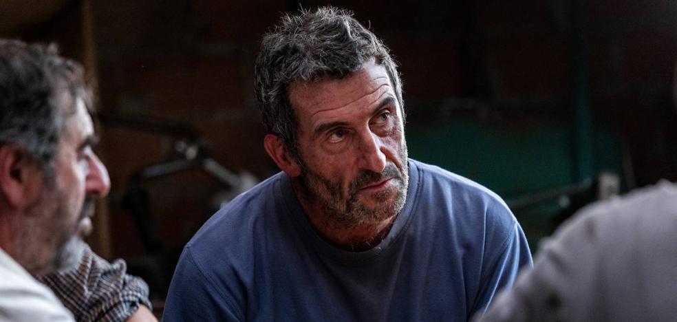 Amor_De_Cine's tweet photo. LUIS ZAHERA [23.05.1966 - Santiago de Compostela, España]

↖️ CELDA 211 | 2009 #DanielMonzon 
↗️ TODO ES SILENCIO | 2012 #JoseLuisCuerda 
↙️ EL REINO | 2018 #RodrigoSorogoyen
↘️ AS BESTAS | 2022 #RodrigoSorogoyen https://t.co/cZEq7TqVCi