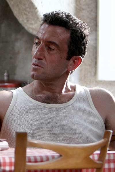 Amor_De_Cine's tweet photo. LUIS ZAHERA [23.05.1966 - Santiago de Compostela, España]

↖️ CELDA 211 | 2009 #DanielMonzon 
↗️ TODO ES SILENCIO | 2012 #JoseLuisCuerda 
↙️ EL REINO | 2018 #RodrigoSorogoyen
↘️ AS BESTAS | 2022 #RodrigoSorogoyen https://t.co/cZEq7TqVCi