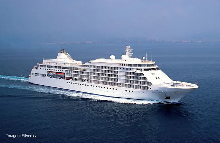 casacanarias's tweet image. ⚓️¿ "Tal día como hoy" ?
Solo para realizar bunkering de combustible.
▶️#Crucero #SilverWhisper en el puerto de #LasPalmas de #GranCanaria ... y pronto se va.
Origen: Ciudad del Cabo🇿🇦 - Destino El Pireo 🇬🇷
Parece que no hay pasajeros a bordo ...
🚢Lo que se mueve en #Canarias.🇮🇨