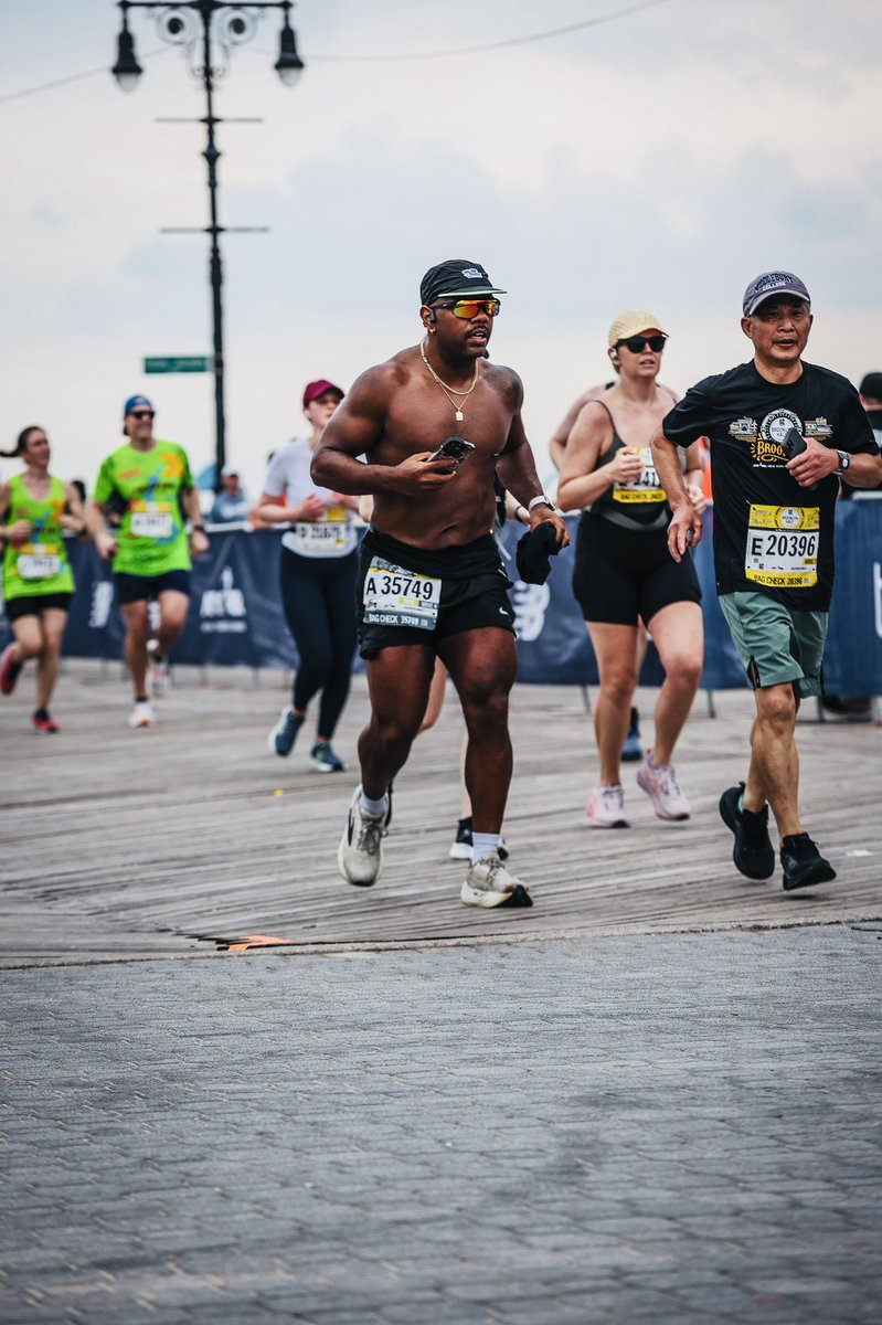 dimelo_nata's tweet photo. Ran my first official half marathon. @nyrr #brooklynhalf #halfmarathon #runner https://t.co/P6s0mBoL7o
