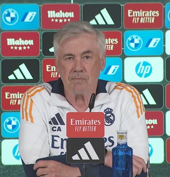 MadridXtra's tweet image. 🗣 Ancelotti: "700 press conferences with all of you... this is another title for me (laughs)."
