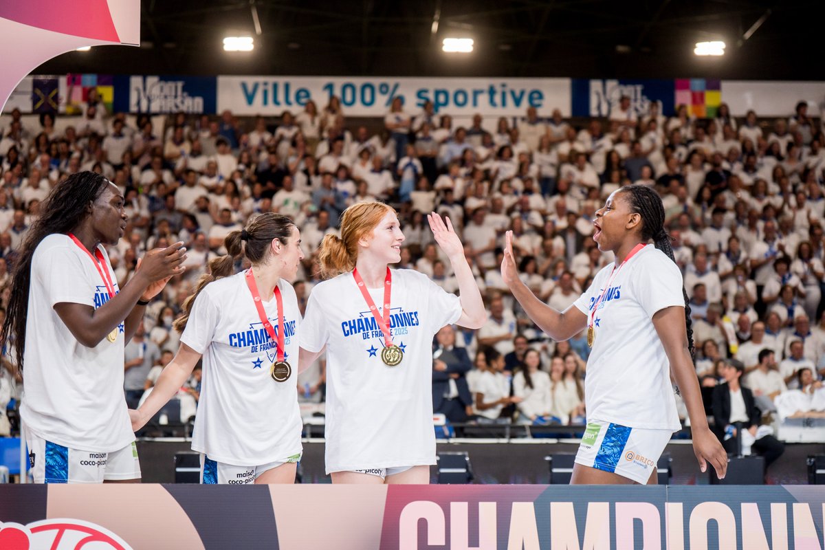 LFB (@basketlfb) on Twitter photo C'était déjà il y a une semaine 🔙🌟
Vendredi dernier, <a href="/BasketLandes/">Basket Landes</a> remportait le deuxième titre de Champion de France de son histoire.
#LaBoulangereWonderligue C'était déjà il y a une semaine 🔙🌟
Vendredi dernier, <a href="/BasketLandes/">Basket Landes</a> remportait le deuxième titre de Champion de France de son histoire.
#LaBoulangereWonderligue