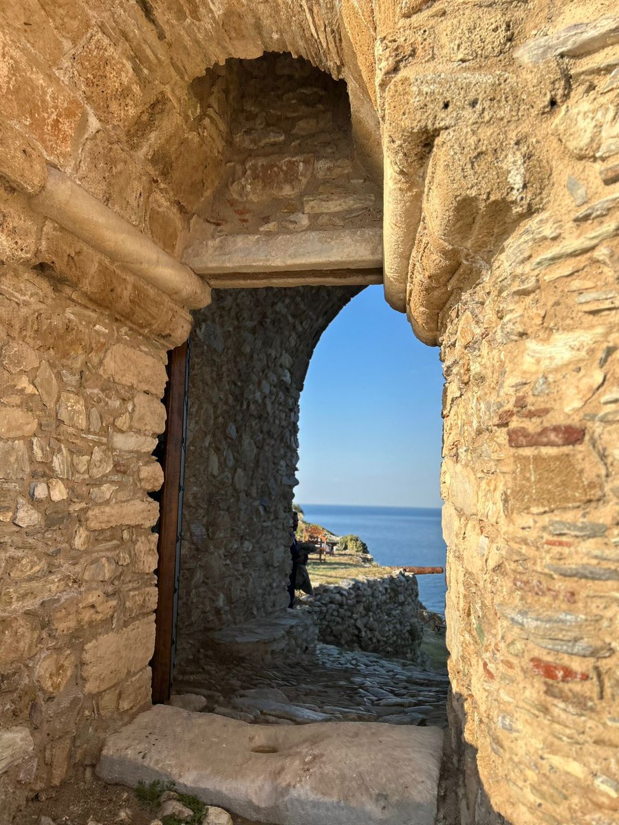 ✨ After 4 years of restoration, the medieval Castle of Skiathos lives again!
This 14th-century gem, once a hub of worship and inspiration for Papadiamantis, is now open to all.

📍Step into history: visitgreece.gr/islands/sporad…

#Skiathos #VisitGreece