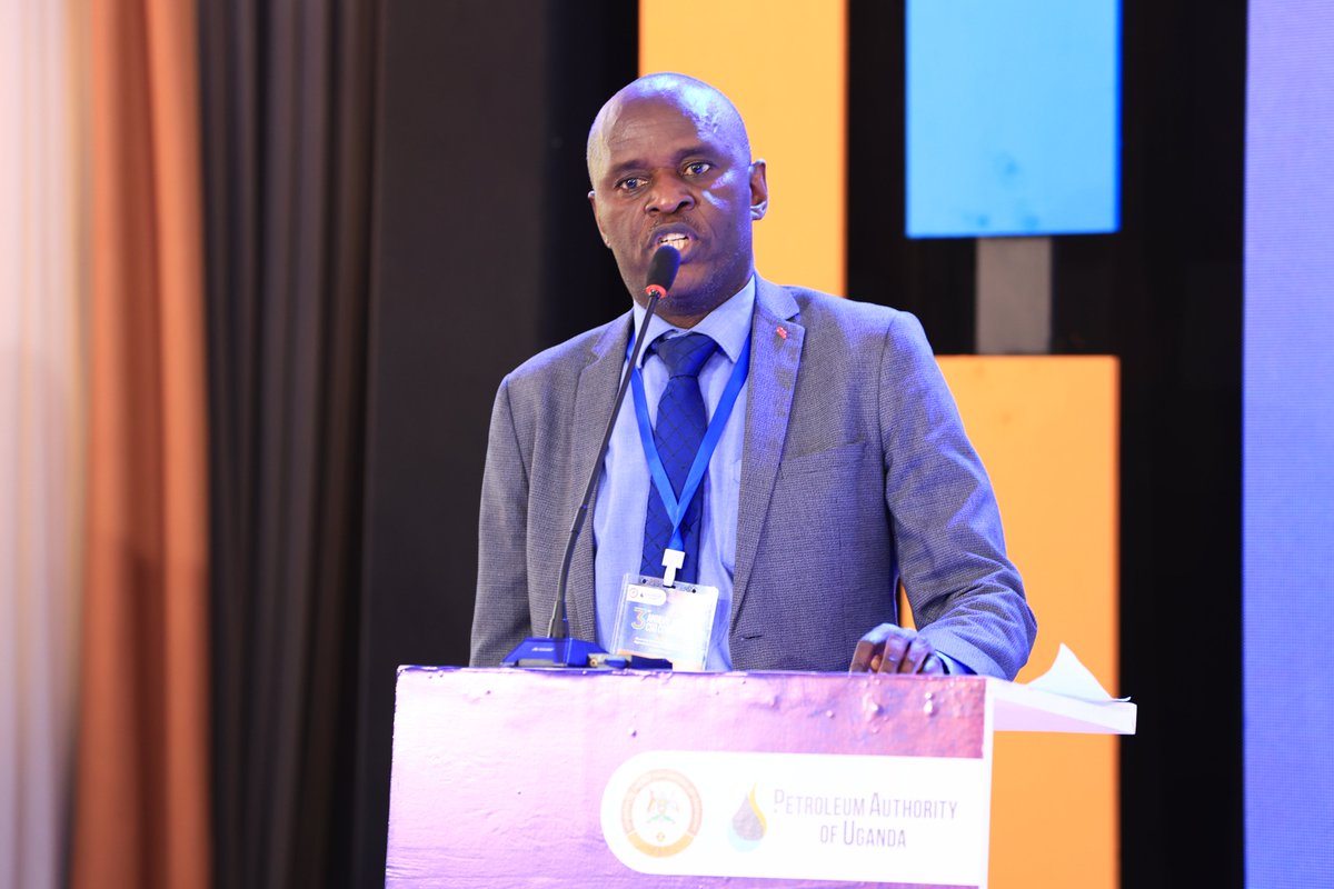 UNOC_UG's tweet photo. The Government and civil society must engage regularly due to the latter's vital role. 

Energy and Mineral Development Minister, Hon. @NankabirwaRS  in today’s conference highlighted how CSOs connect communities to decision-makers, ensuring accountability & independent monitoring.

In remarks delivered by Acting Commissioner Upstream Petroleum, Frank Mugisha, the Government pledged to uphold human rights in extractives.

#UgOilCSOMeet