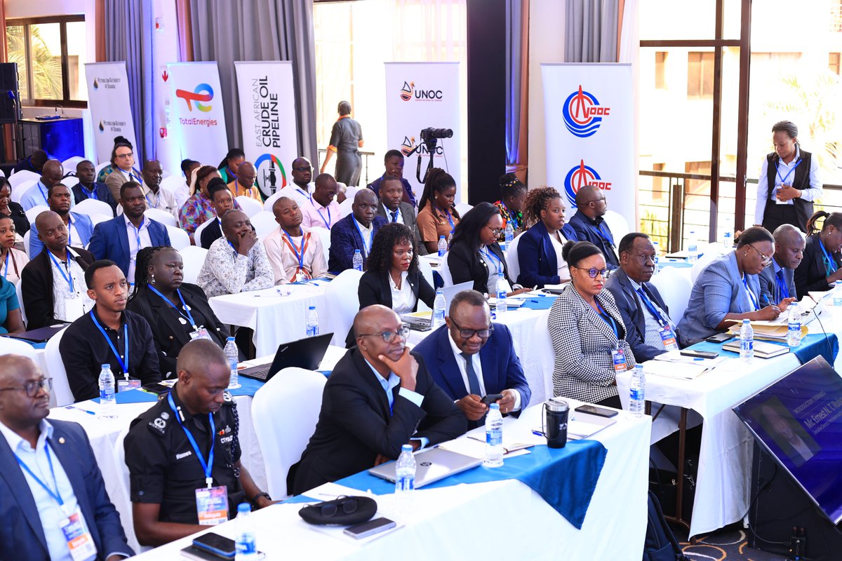 UNOC_UG's tweet photo. The Government and civil society must engage regularly due to the latter's vital role. 

Energy and Mineral Development Minister, Hon. @NankabirwaRS  in today’s conference highlighted how CSOs connect communities to decision-makers, ensuring accountability & independent monitoring.

In remarks delivered by Acting Commissioner Upstream Petroleum, Frank Mugisha, the Government pledged to uphold human rights in extractives.

#UgOilCSOMeet