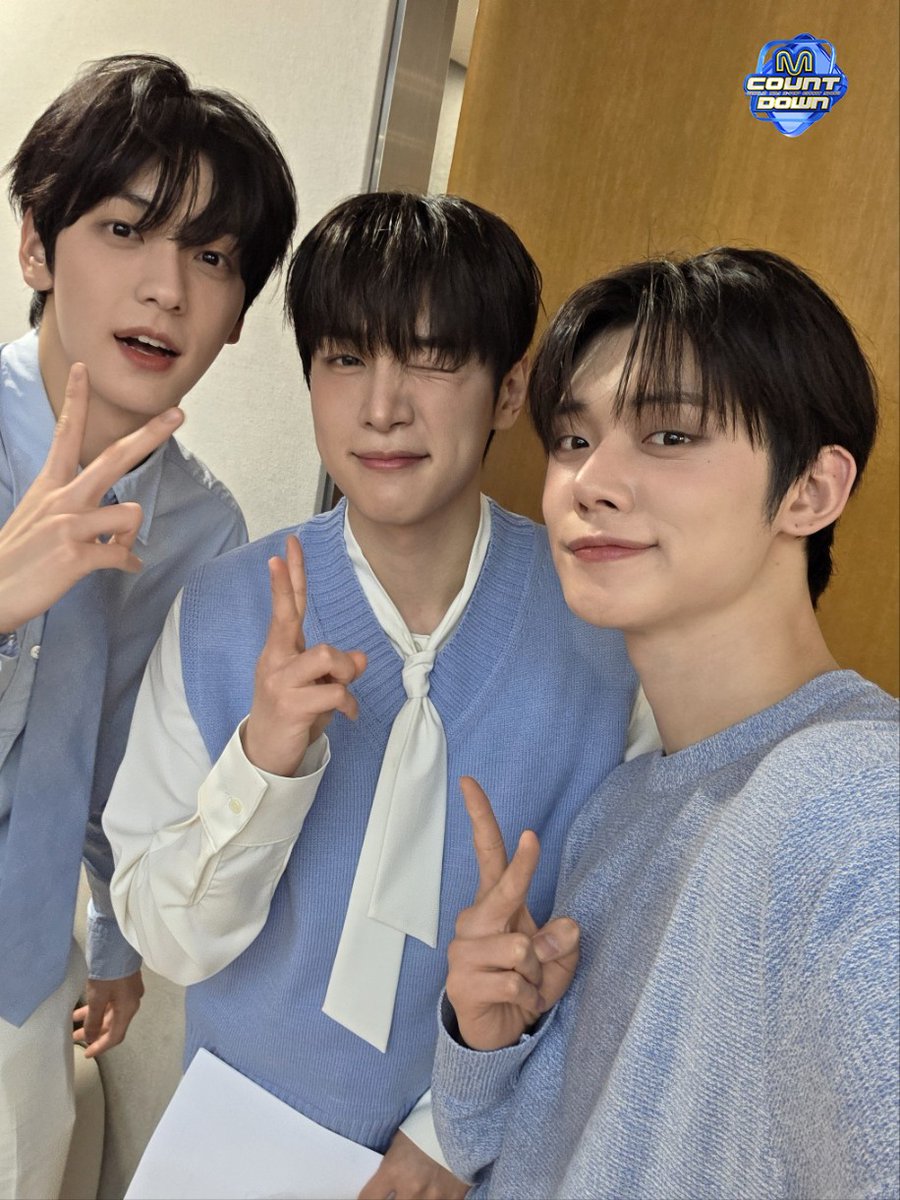 pageofsoobim's tweet photo. 그날이 오면, ㄴ 왔어요 왔어요 그날이 왔어요, 하이보이즈가 12년만에 헬로우걸 곁으로 왔다구요💗 하이 마이 보이즈.. 하이 헬로우걸.. 👉🏻⚡👈🏻 https://t.co/TumpFs6vpS