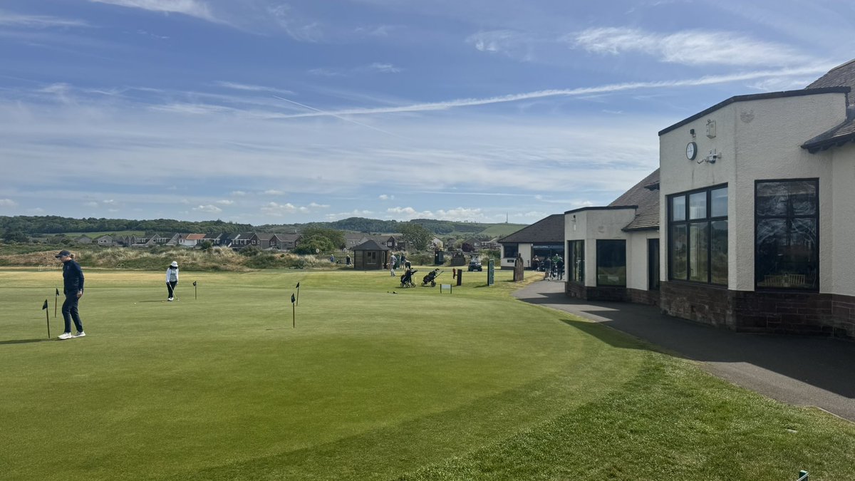 ayrshiregolfcom's tweet photo. Returning Finnish clients of AGT arriving in Ayrshire this weekend after visiting @carnoustiegolf 🏌🏽‍♂️🏴󠁧󠁢󠁳󠁣󠁴󠁿 🇫🇮 

A great test of golf over 2 days for the friends …

@Barassie_KBGC ⛳️
@TrumpTurnberry Robert the Bruce ⛳️

Have a great weekend chaps 🤝 https://t.co/TS7LkaOViu