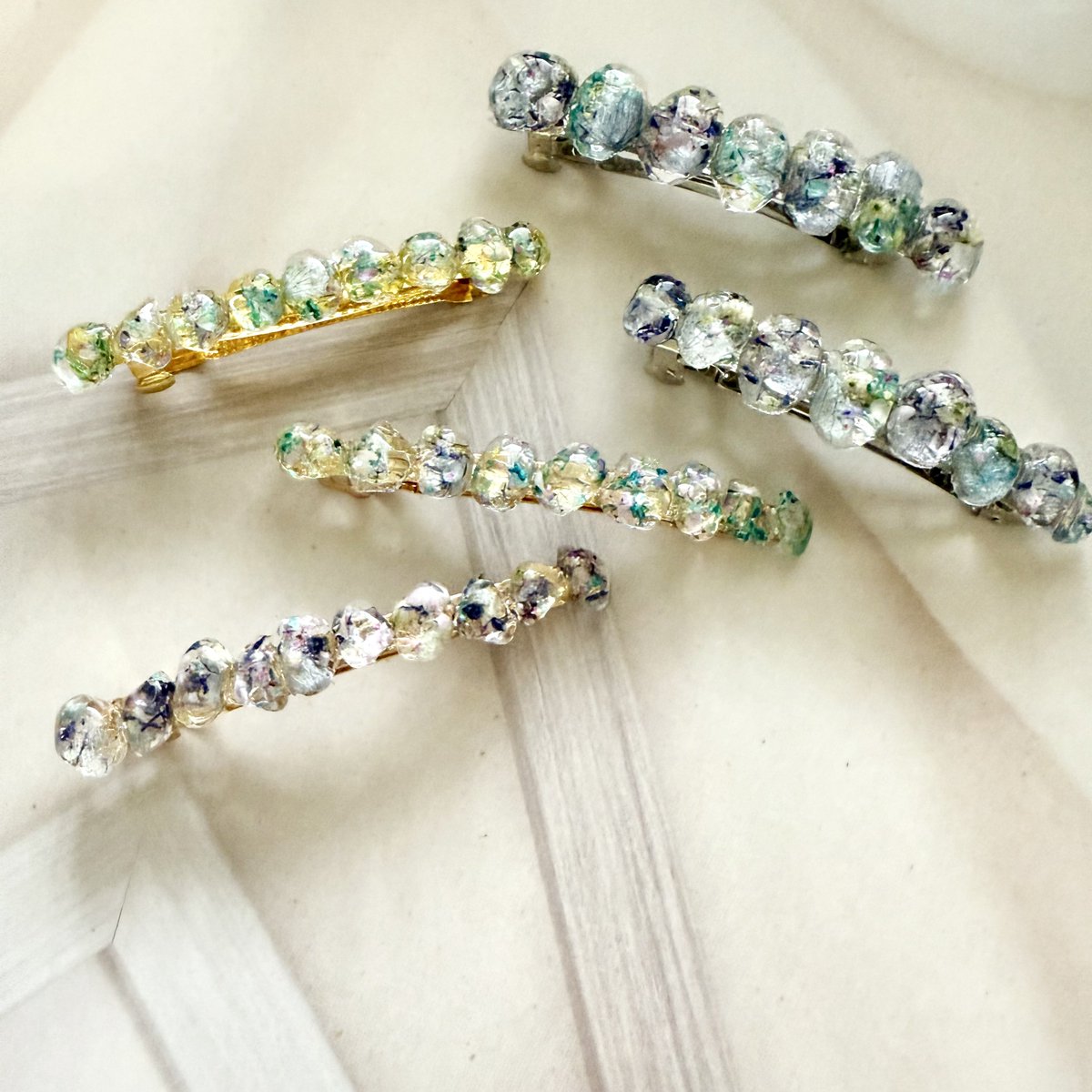 palme19098's tweet photo. 本日トト路地さま @kobetotoroji  へ
夏色アクセサリー 紫陽花 向日葵カラー
納品致しました
夏に向けてデザイン入れ替え致しました
人気のバレッタもたくさん納品しております
ぜひお待ち致しております
#ハンドメイド #レジンアクセサリー
#紫陽花 #向日葵 #夏
#トト路地 #神戸本町 #乙仲通り https://t.co/ylDfaaaAgW