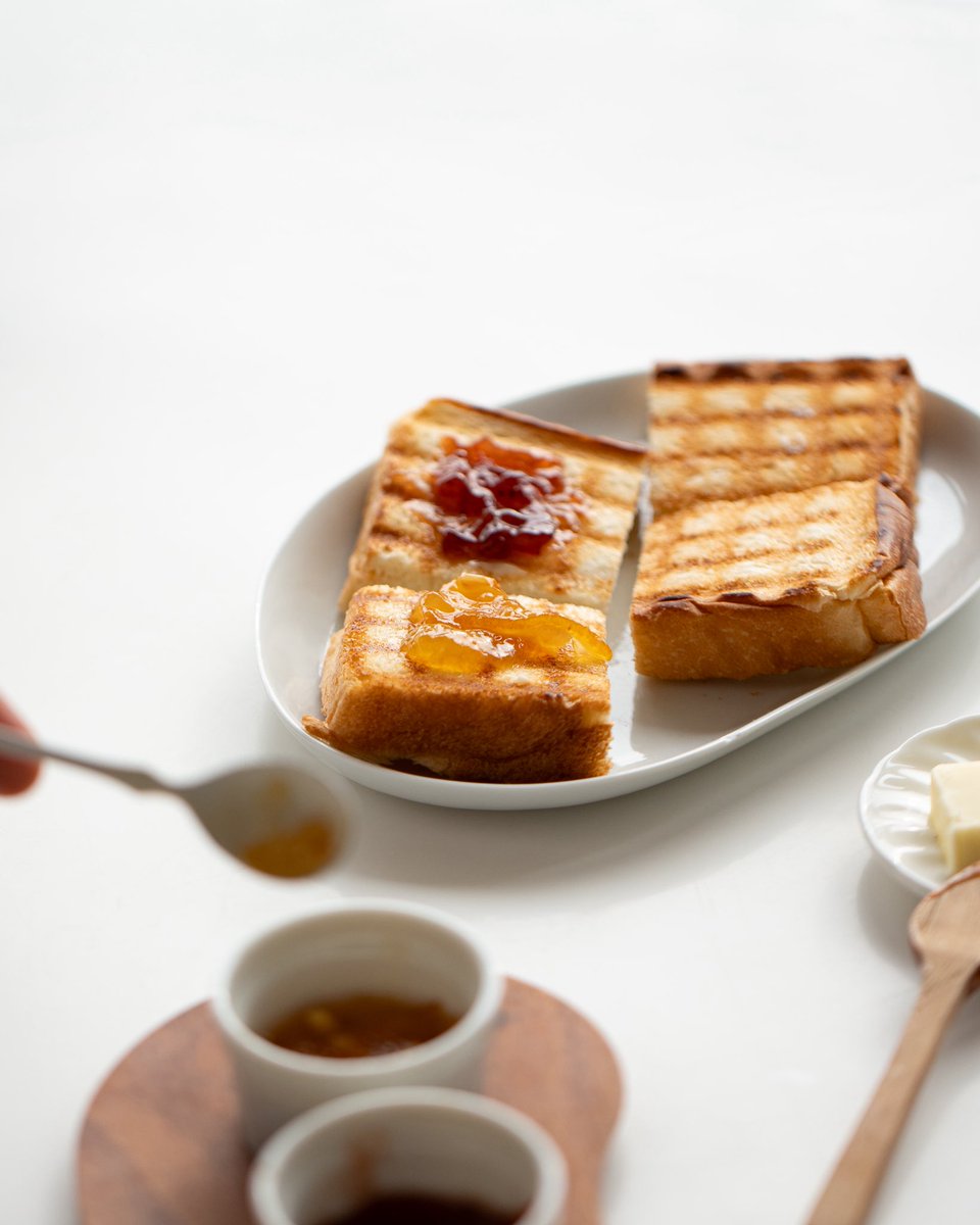 cafe_no_ma's tweet photo. おなかがすいたけど、なにか作るほどじゃない時。
厚めのフライパンでカリッと焼いて、ジャムをのせるだけ。

それだけで十分オヤツになります☕️
#コーヒーと家  #CoffeeComfort https://t.co/CP6R88EbJi