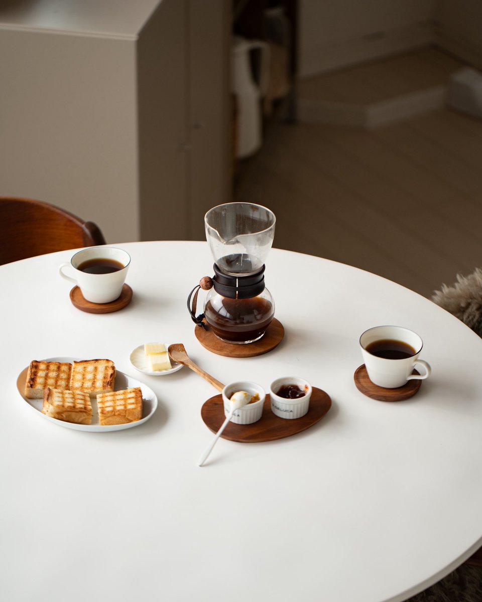 cafe_no_ma's tweet photo. おなかがすいたけど、なにか作るほどじゃない時。
厚めのフライパンでカリッと焼いて、ジャムをのせるだけ。

それだけで十分オヤツになります☕️
#コーヒーと家  #CoffeeComfort https://t.co/CP6R88EbJi