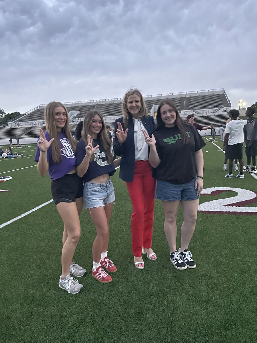 jackson_carrie's tweet photo. Glad we were able to work in Senior Sunset around the weather threats last night! Great times with a very special Senior class! @NHSTexans #Flagship https://t.co/SfJUVQ9Bf4