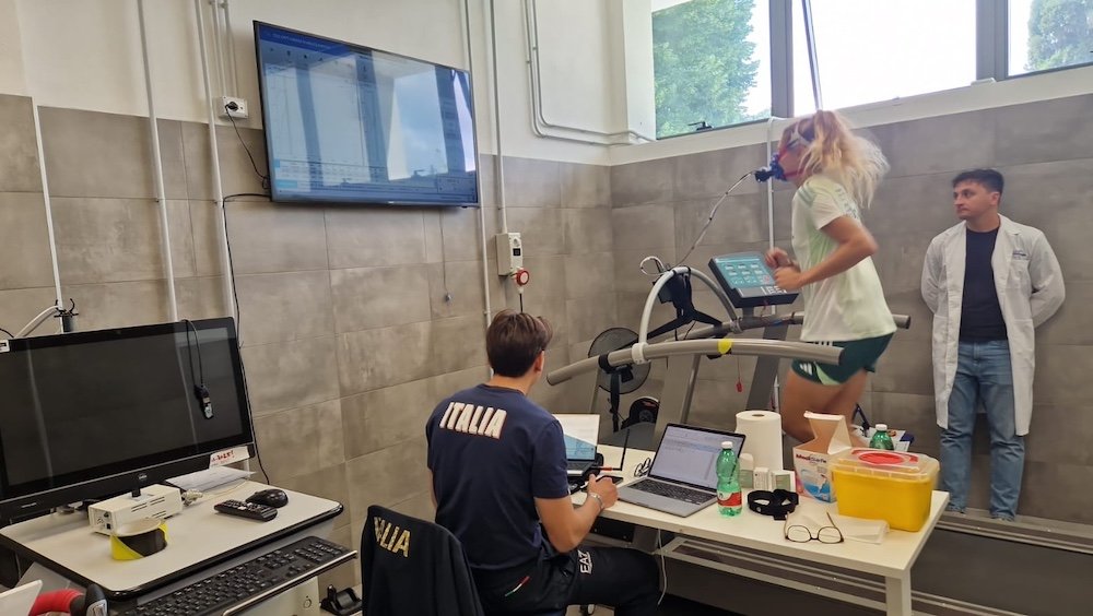 Coninews's tweet photo. Giornata di test per le calciatrici della Nazionale all’Istituto di Medicina e Scienza dello Sport del CONI ⚽
Le azzurre coinvolte 👉 https://t.co/JzbgiBdvYq
#IMSSCONI #Calcio #Azzurre @AzzurreFIGC https://t.co/Z2KQwqnKgF