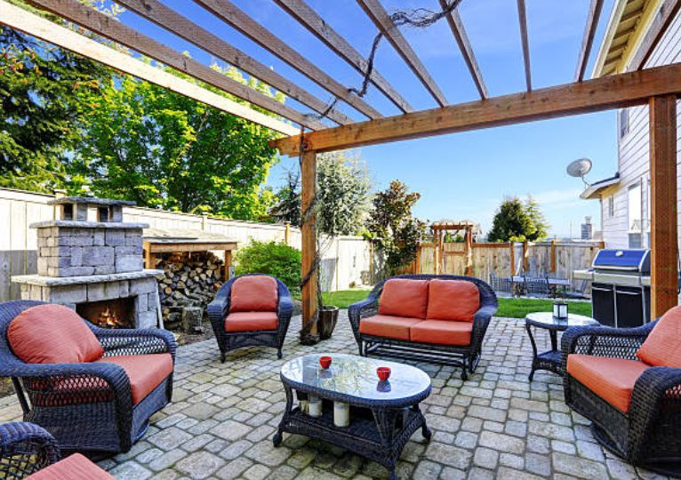 haven51737's tweet image. Let the sun shine down on comfort 🌞
This rattan 5-piece seating set — nestled on your stone terrace under sturdy beams — is perfect for lounging, sipping, and styling. #OutdoorDecorHaven #PatioLiving #TerraceStyle #OutdoorVibes