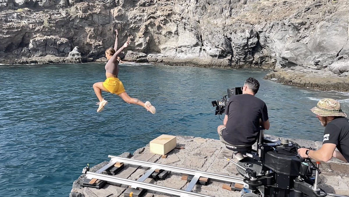 🎬 #TURISMO 𝗘𝗹 𝗽𝘂𝗹𝘀𝗼 𝗮𝘂𝗱𝗶𝗼𝘃𝗶𝘀𝘂𝗮𝗹 𝘀𝗲 𝗺𝗮𝗻𝘁𝗶𝗲𝗻𝗲 𝗲𝗻 𝗧𝗲𝗻𝗲𝗿𝗶𝗳𝗲 𝗰𝗼𝗻 𝗿𝗼𝗱𝗮𝗷𝗲𝘀 𝗱𝗲 𝗴𝗿𝗮𝗻 𝗽𝗿𝗼𝘆𝗲𝗰𝗰𝗶𝗼́𝗻 𝗶𝗻𝘁𝗲𝗿𝗻𝗮𝗰𝗶𝗼𝗻𝗮𝗹⁣
⁣
🎥 🎞️ Un total de 𝟭𝟱 𝘀𝗲𝗿𝗶𝗲𝘀 𝘆 𝗹𝗮𝗿𝗴𝗼𝗺𝗲𝘁𝗿𝗮𝗷𝗲𝘀 se han rodado en Tenerife en