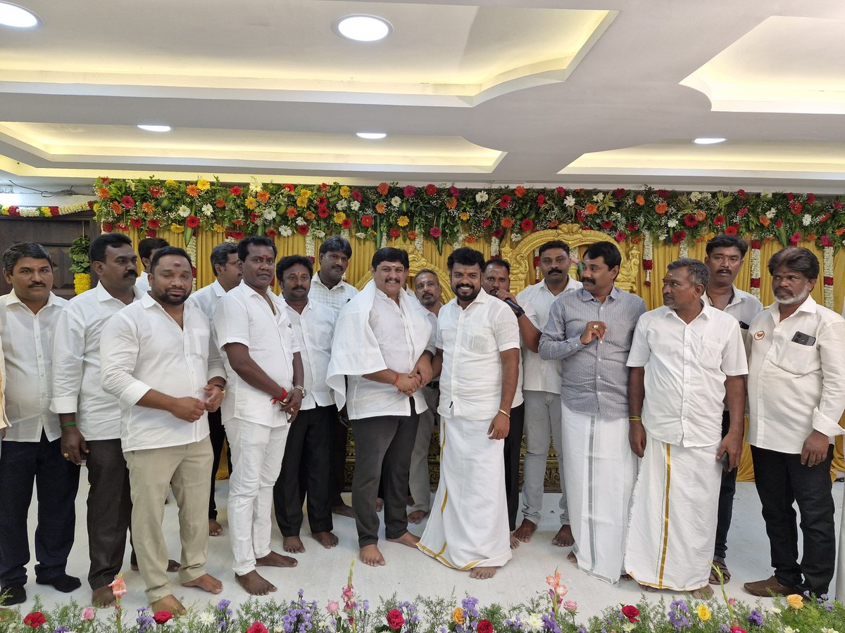 NainarBalaji's tweet photo. சென்னையி��் இன்று நடைபெற்ற MR Function ஹாலின் திறப்பு விழாவில் கலந்துகொண்டது மிகுந்த மகிழ்ச்சி! இந்த அற்புதமான தருணத்தில், முன்னாள் ஆளுநர் தமிழிசை சவுந்தராஜன் அவர்கள் கலந்துகொண்டு குத்துவிளக்கு ஏற்றி வைத்து விழாவை சிறப்பித்தார். https://t.co/OT7cIl0xx9