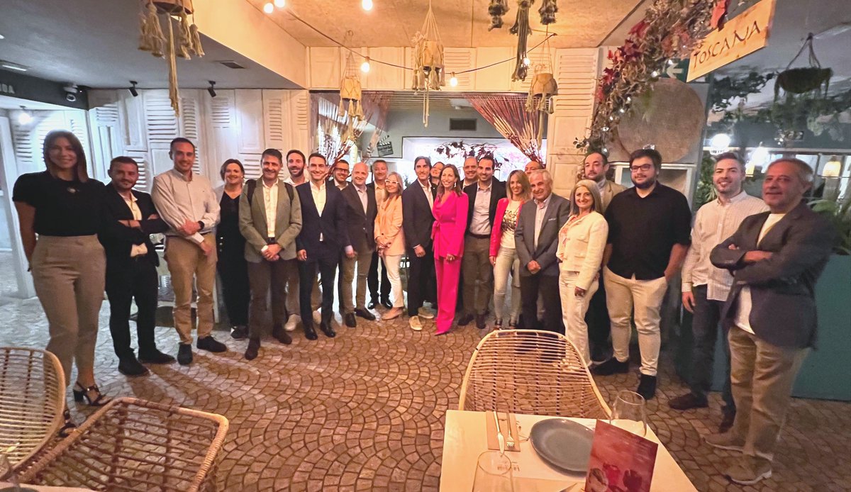 Las franquicias aragonesas son clave en la economía regional: crean empleo, impulsan el comercio y exportan talento.
Desde AFA, junto al IAF, apoyamos su crecimiento para posicionar a Aragón como referente del sistema de franquicia en España. ¿Quieres unirte? Infórmate.